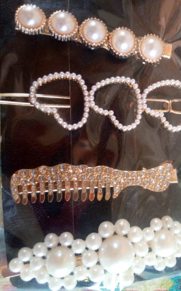 FREE GIFT – Classic Pearl & Crystal Hair Clip Collection